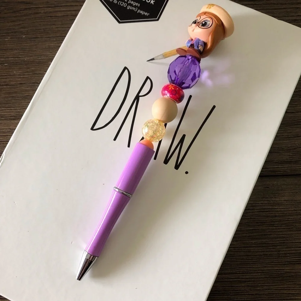 Disney Doorables: A Goofy Movie: Stacey handmade beaded pen